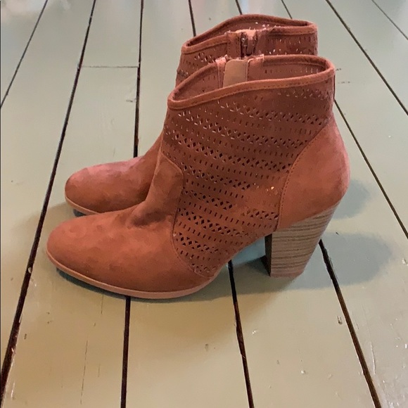 worn very few times! cowboy like booties - Picture 2 of 2